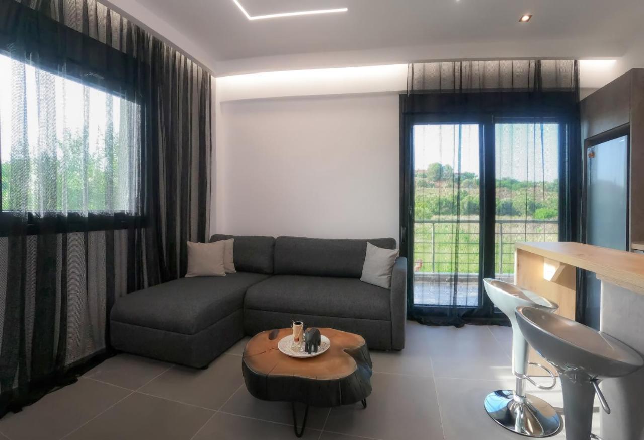 Berries Luxury Apartments เนอามูดาเนีย ภายนอก รูปภาพ