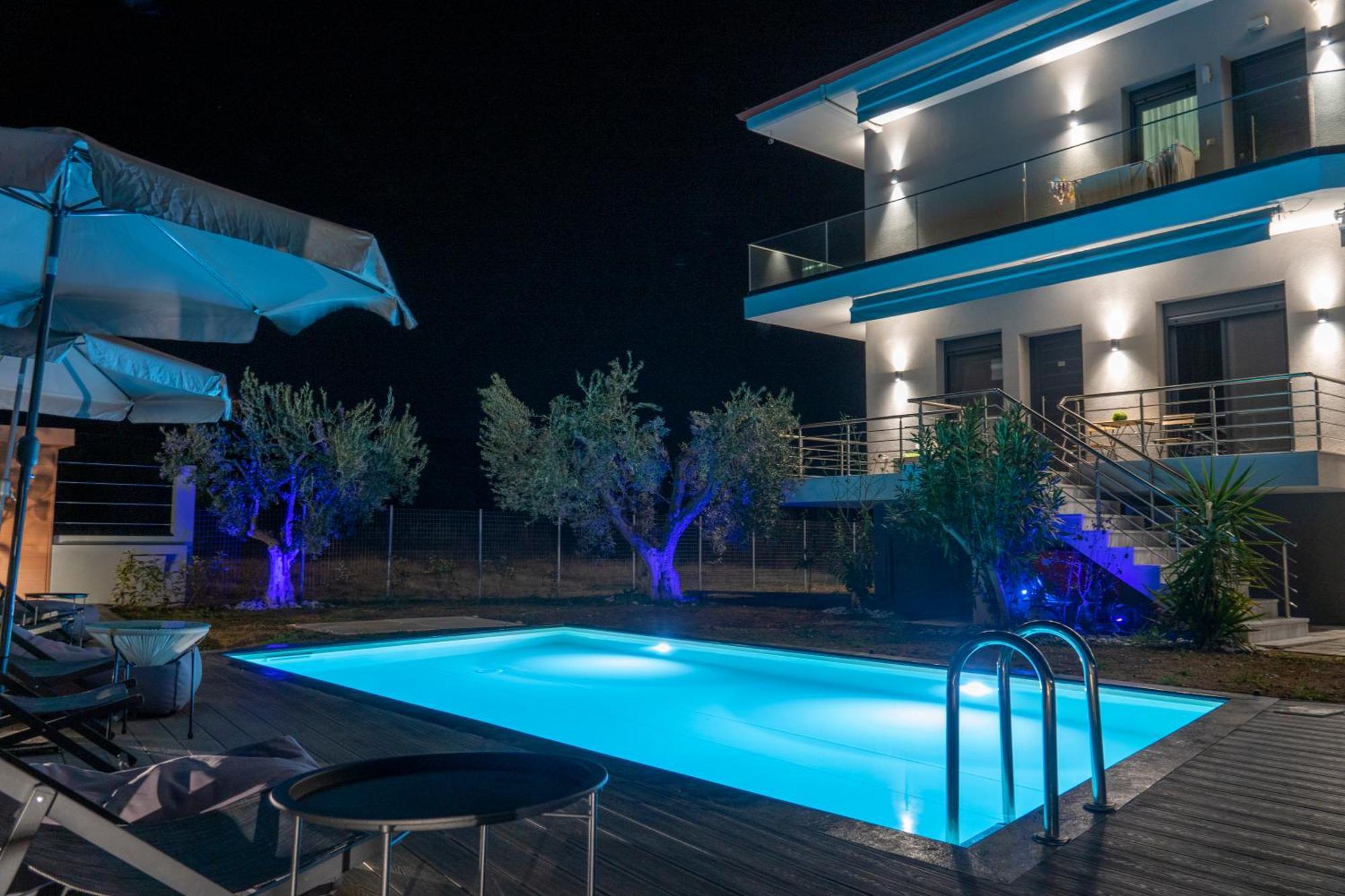 Berries Luxury Apartments เนอามูดาเนีย ภายนอก รูปภาพ