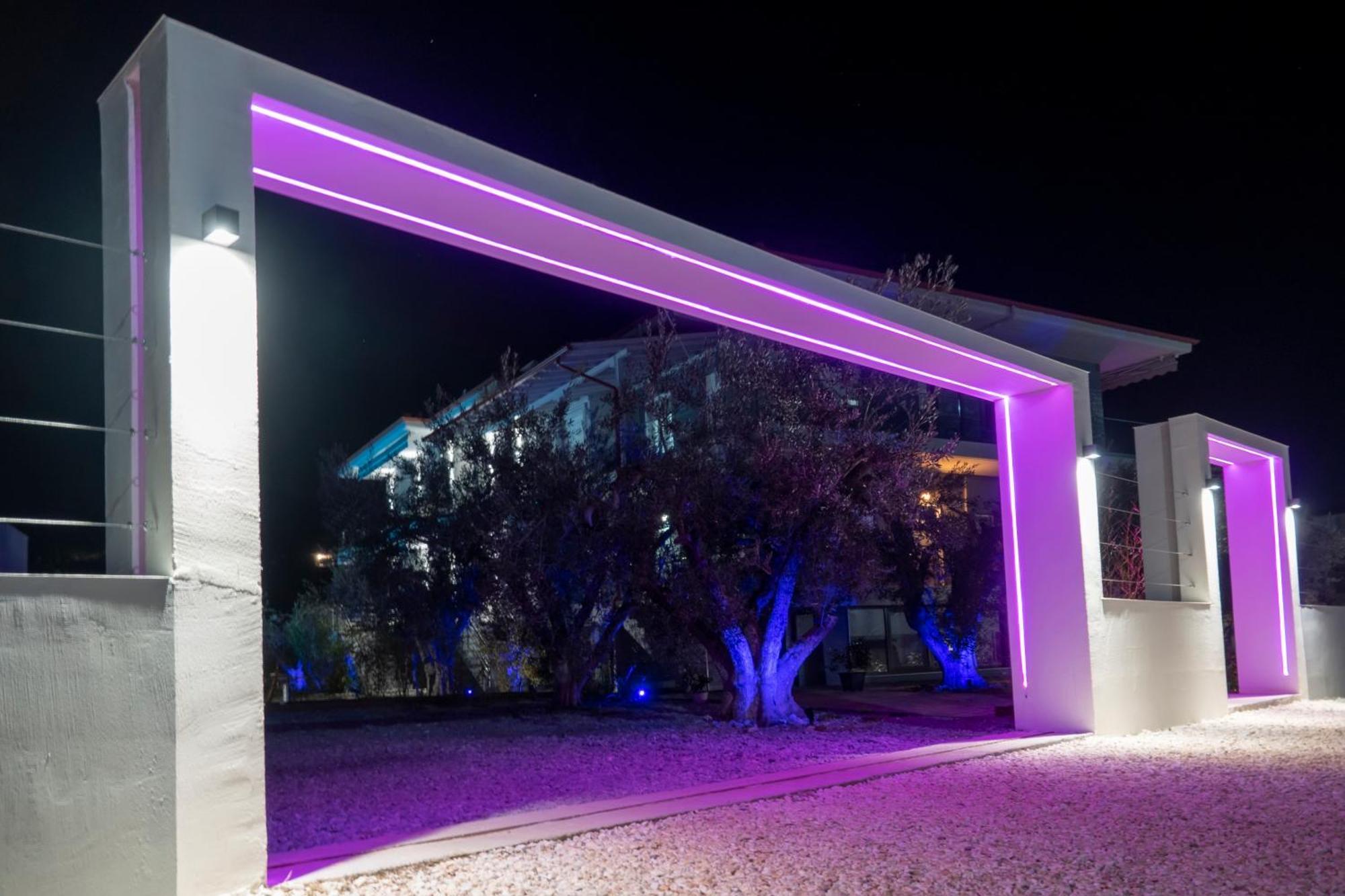 Berries Luxury Apartments เนอามูดาเนีย ภายนอก รูปภาพ