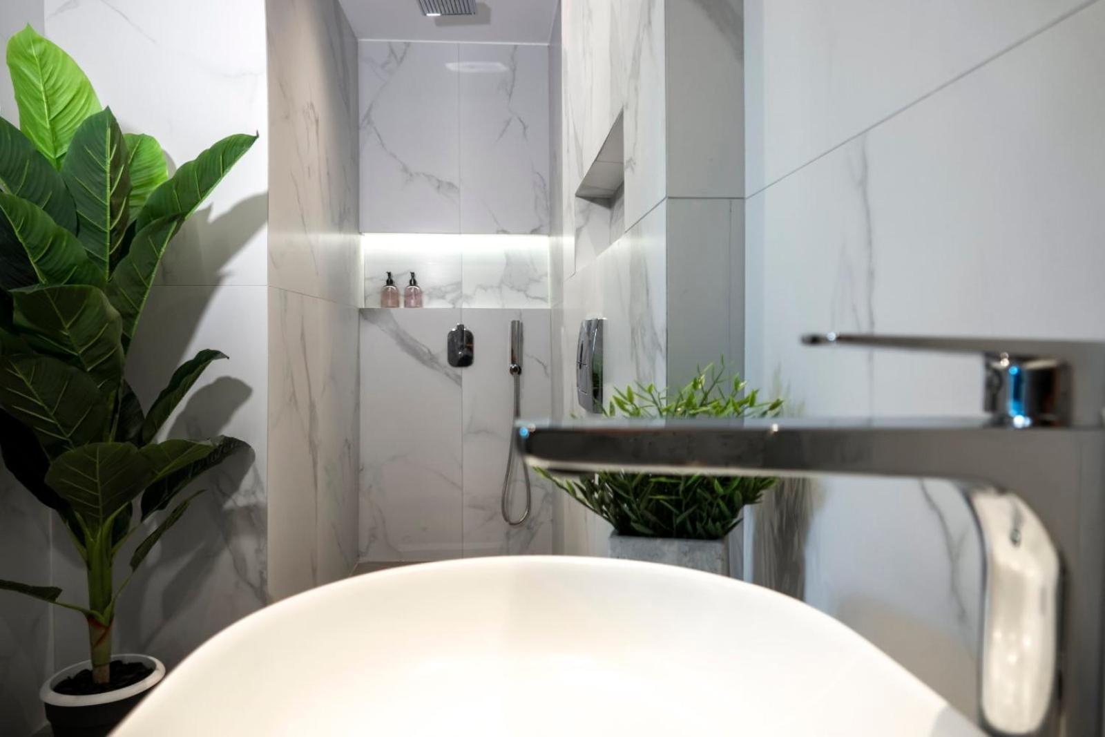 Berries Luxury Apartments เนอามูดาเนีย ภายนอก รูปภาพ